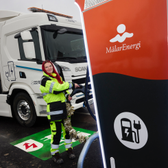Mälardalen har fått sin första publika laddstation som är öronmärkt för tunga transporter. Foto: Lasse Fredriksson