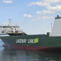 RoRo-fartyget seglar under svensk flagg och kommer att ha sin hemmahamn i Västerås. Foto: Lakeway Link
