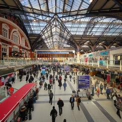Liverpool Station. Foto: Pixabay. Creative Commons Lic. Kredit: fietzfotos