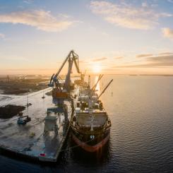 Förutom utbyggnaden av den nya hamnen pågår redan flera anläggningsarbeten för att möta det ökade transportbehovet inom regionen. Foto: Luleå hamn