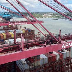 Göteborgs containerterminal växer med nya sjölinjer och rekord i gods- och järnvägsvolymer. Foto: APM Terminals Gothenburg