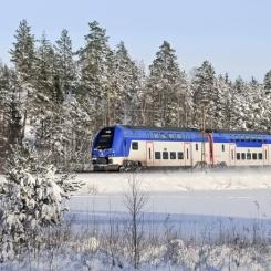 Övervåningarna på dubbeldäckarna spärrades av den 1 december. Orsaken var ett tekniskt fel som påverkade ett av Mälartågs fordon genom mindre skador på taket – där det blivit ett strömöverslag mellan kontaktledningen och tågets yttertak. Foto: Matthias Pfeil
