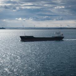 Det fartyg som kommer först till en hamn kan även lossa först. Det har varit en självklar regel inom den internationella sjöfarten i flera hundra år. Foto: manuel keller/unsplash
