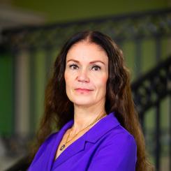– Regeringen ska ändra fokus i fråga om trafikinvesteringarna, säger kommunikationsminister Lulu Ranne. Målet är att inte bara främja tillväxtstimulerande projekt enligt regeringsprogrammet, utan också genomföra helt nya infrastrukturprojekt. Dessa nya projekt stärker särskilt Finlands säkerhet och försörjningsberedskap samt undanröjer hinder för näringslivets investeringar. Regeringen skapar förutsättningar för en sund tillväxt.Foto: Wikipedia Common, Fotograf: Fanni Uusitalo, Regeringskansliet, valtioneuvoston kanslia
