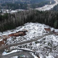 Den nya laddstationen växer fram intill tankstationen för biogas på Mosserudsområdet. Foto: Karlskoga Energi & Miljö