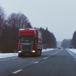 I rapporten konstateras att utbyggnaden av tankinfrastruktur för vätgas inte har kommit lika långt och att särskilda stöd och åtgärder kan komma att behövas. Foto: Olga Dudareva/Unsplash