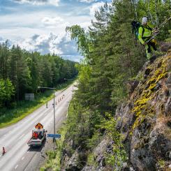 Bergskärningar granskas. Foto: Norconsult