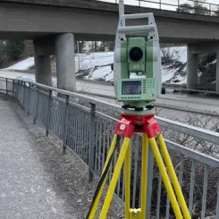 Millimeterprecision när Norrbotniabanan förbereds i Sävar. Foto; Trafikverket