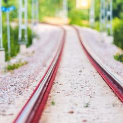Nu rullar tågen på ny räls, nya betongslipers och nya växlar. Foto: Trafikverket