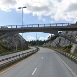 Trafiken i norska Bellevue kommer efter ombyggnaden att gå på tre nivåer: motorväg på bro, stadsgator under och industrijärnväg längst ned. Symbolbild. Foto: Ramboll