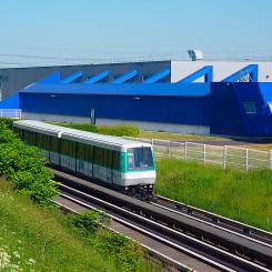 Nu kör metrotågen söderut till Paris Orly-flygplatsen. Foto: atelier-Orlyval