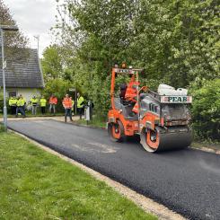 Det första uppdraget inom kontraktet är asfaltsbyte på en gång- och cykelväg i Husie.  Foto: Peab Asfalt