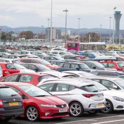 Parkplats vid Edinburghs flygplats. En lämplig energikälla? Foto: Edinburgh Airport