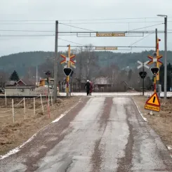 I Gagnef finns plankorsningar där många olagliga passager har skett trots att bommarna varit fällda. Foto: Stefan Bratt