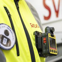 Svevia testar kroppskameror för att öka vägarbetares trygghet. Foto: Svevia