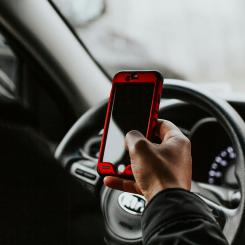 I vissa geografiska områden motsvarar inte användarnas och samhällets förväntan på täckning och kapacitet. Foto: melissa mjoen/Unsplash