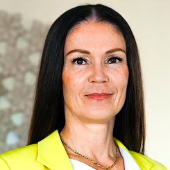 Finlands Transport- och kommunikationsminister Lulu Ranne har belyst vikten av att anpassa den finländska spårvidden till europeiska standarder. Detta steg är mer relevant än någonsin, i ljuset av Europeiska kommissionens förslag om att alla nya järnvägsförbindelser inom det transeuropeiska transportnätverket ska följa den europeiska spårvidden utan undantag. Foto: Finlands Transport- och kommunikationsministerium