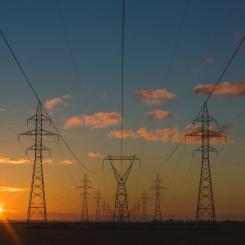 Regeringen satsar på utvecklad regional och lokal energiplanering för elektrifiering. Foto: matthew henry/unsplash