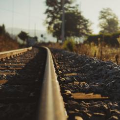 Ska Skaraborg få ökad tågkapacitet eller väljs annan väg?  Foto: ricardo resende/unsplash