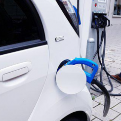 Volkswagen-koncernen och Siemens stödjer expansionsplanerna för Electrify America. Arkivbild