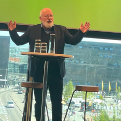 En av EU:s främsta ledare, Executive Vice President Frans Timmermans, talade vid cykeltoppmötet vid starten av Tour de France 2022. Foto: Cycleurope