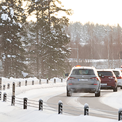 Svevias uppdrag är att året om och dygnet runt sköta om de statliga vägarna inom driftområdet. Foto: Svevia