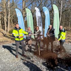 Vid spadtaget medverkade (från vänster): Lars Edström, Lisbeth Schultze, Helèn Eliasson, Jan Hallberg och Per-Anders Gustafsson. Foto: Göteborg Energi