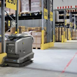 KIRA B 50, en helt autonom städrobot testas i Stockholms tunnelbana. Foto: Kärcher