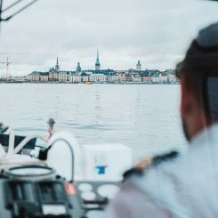 Antalet resenärer på SL:s pendelbåtar ökade från ca 5,1 miljoner år 2023 till 5,8 miljoner år 2024. Foto: Linus Mimietz/unsplash