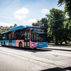 Från och med den 19 juni kör totalt 365 bussar i Göteborg, Mölndal och Partille på el. Foto: Västtrafik