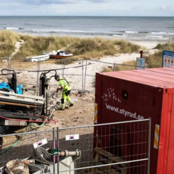 Vy från Styruds arbetsplats på Borrby Strand. Foto: Peter Malmgren, Ystad Allehanda