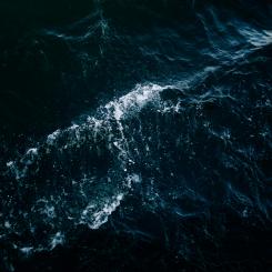 En bräddutloppsledning i Saltsjökvarn installeras. Foto: michael benz/unsplash