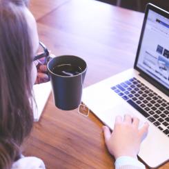 Längst ner på listan återfinns sociala medier bolagen som endast 6 procent av svenskarna litar på kan förvara deras data och använda den på ett lämpligt sätt. Foto:  dai ke/unsplash