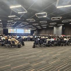 Över 80 medlemsnationer deltar i ITA General Assembly. Bakom delegaterna finns även platser för åhörare och för deltagare i arbetsgrupper och kommittéer. Foto: Svenska Bergteknikföreningen