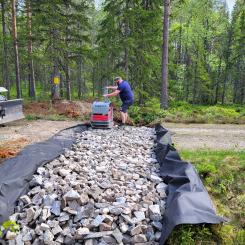 Stenmadrass fylld med makadam. Foto: Johan Skoog/ Kopparfors.