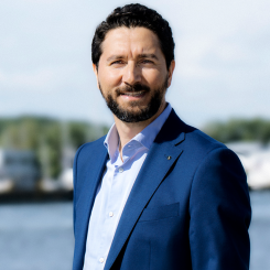 Saeid Azmoudeh tillträder som ny arbetschef på Svevia. Foto: Svevia