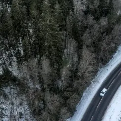 Under de närmaste fyra åren får Svevia fortsatt förtroende av Trafikverket att utföra basunderhållet av de statliga vägarna i driftområde sydvästra Värmland. Foto: Joachim Nywall