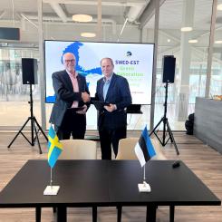 Signering av samförståndsavtal. Anders Nordlund, Hamnkapten Stockholms Hamnar and Valdo Kalm, vd för Tallinns Hamn. Foto: Stockholms Hamnar / Per-Erik Adamsson Ports of Stockholm / Per-Erik Adamsson