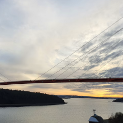 Arbetet med att byta ut 16 snedkablar på Tjörnbron är färdigställt. Foto: Svevia