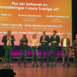 Åtta ledamöter från riksdagens trafikutskott medverkade på Järnvägsforum Norr i Luleå: Från vänster Ulrika Heie (C), ordförande, Thomas Morell (SD), vice ordförande, Gunilla Svantorp (S), Linda Westerlund Snecker (V), Magnus Oscarsson (KD), Oskar Svärd (M), Daniel Helldén (MP) och Helena Gellerman (L). Längst till höger Järnvägsforum Norrs moderator Joakim Berg, marknads- och kommunikationschef på Norrtåg. FOTO: Anders Carlsson