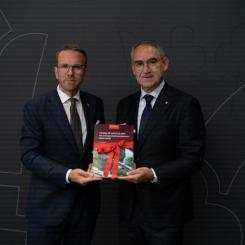 Andreas Carlsson bostads och infrastrukturminister, Roberto Maiorana generaldirektör Trafikverket, nationell plan för transportinfrastrukturen 2026-2037. Foto: Andreas Gärdnert