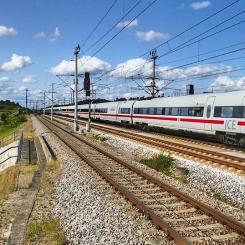 Planen inkluderar timvisa fjärrtågsförbindelser till alla större städer i Tyskland, även de som idag är underbetjänade, som Chemnitz, Heilbronn och Schweinfurt.Foto:  Creative Commons Lic. Kredit:holzijue