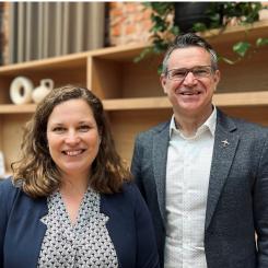 Victoria Barrsäter och Fredrik Kämpfe, branschchef Transportföretagen Flyg. Foto: Transportföretagen Flyg