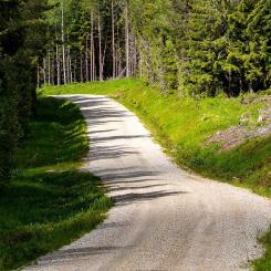 Uppdraget inkluderar bland annat vinterväghållning, slåtter, grusvägsunderhåll, trumbyten och dikesrensning, samt andra underhållsåtgärder för att upprätthålla en säker och fungerande vägstandard. Foto: Infrakraft