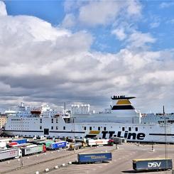 Trelleborgs hamn med färjan "Tom Sawyer" . Foto: Wikimedia Commons