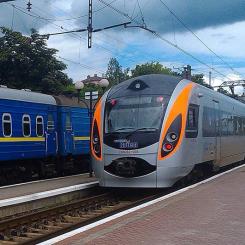 EU har investerat i transportinfrastrukturen i Polen, Slovakien, Ungern, Rumänien, Ukraina och Moldavien och förankrat de två sistnämnda länderna i EU:s inre marknad och transportområde. Solidaritetskorridorerna fortsätter ännu att vara ett säkert alternativ för Ukrainas och Moldaviens handel med resten av världen. Foto: Ukrzaliznytsia,
