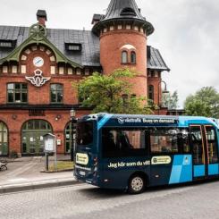 Bussen kommer när resenärerna vill. Tjänsten är ett test som pågår till april 2024, som ett komplement till den vanliga kollektivtrafiken med fasta linjer och fast körväg. Bild: Eddie Löthman.