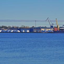 Umeå hamn, sedd från färjekajen i Obbola. Foto: Louise Vedin/Wikimedia Commons/https://commons.wikimedia.org/wiki/File:Ume%C3%A5_hamn.jpg