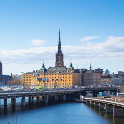 Branschen larmar om brist på utbildad personal inom underhåll av vägar, broar och järnvägar. Foto: Nackademin