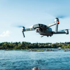 Västra Götalandsregionen (VGR) vill behålla sin ledande roll inom drönarteknik och föreslår att en långsiktig plan tas fram i Strategiska hälso- och sjukvårdsnämnden. Foto: Karl Greif/Unsplash